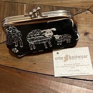 Erin Knitwear Ireland Coin-purse Sheep and Daisy Black